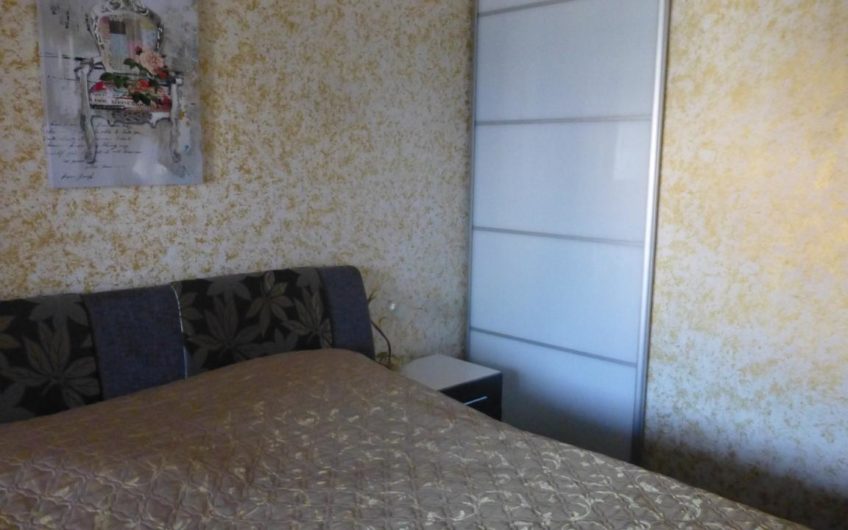 Квартира с тремя спальнями на центральной площади Тивата