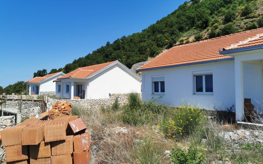 3 nove kuće na Barskoj rivijeri. Ukupna cijena 250.000 eura!