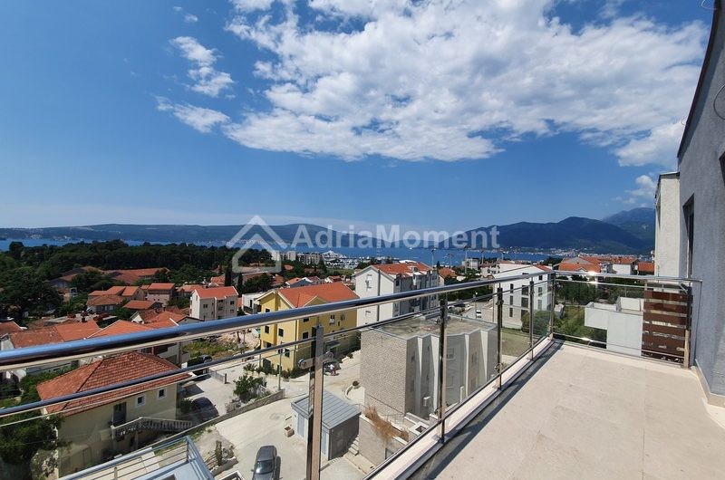 Пентхаус с 2-мя спальнями с видом на море и Porto Montenegro