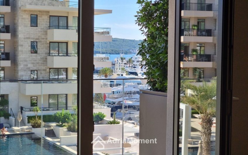 Квартира индивидуальной планировки в резиденции Baia, Regent Pool Club Residences. #Porto Montenegro
