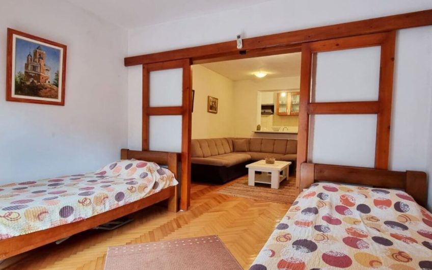 Муо, Котор. Квартира у моря с 2-мя спальнями — 125.000 евро