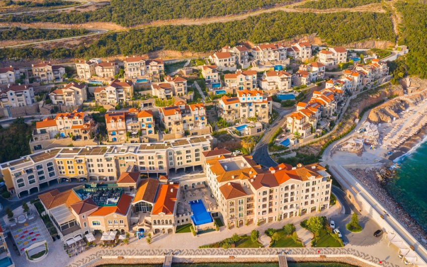 Доходная недвижимость в Lustica Bay Centrale — с планом оплаты на 3 года