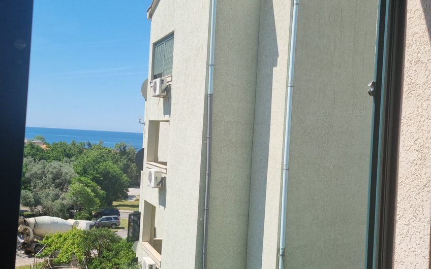 Квартира с террасой и видом на море в Петровце