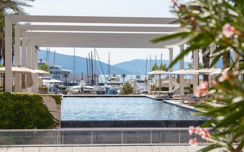 Aпартамент c 2-мя спальнями в резиденции Elena Porto Montenegro 