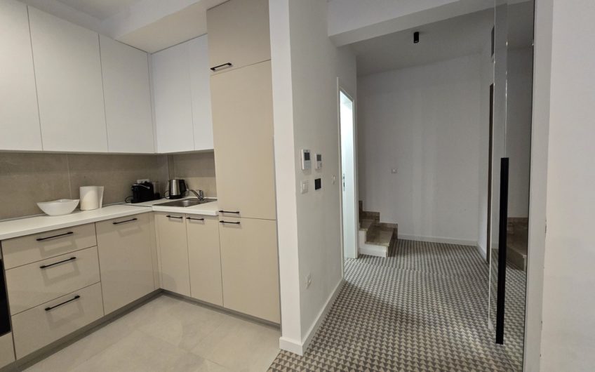 Квартира-дуплекс в Allure hotel — строгий центр Будвы
