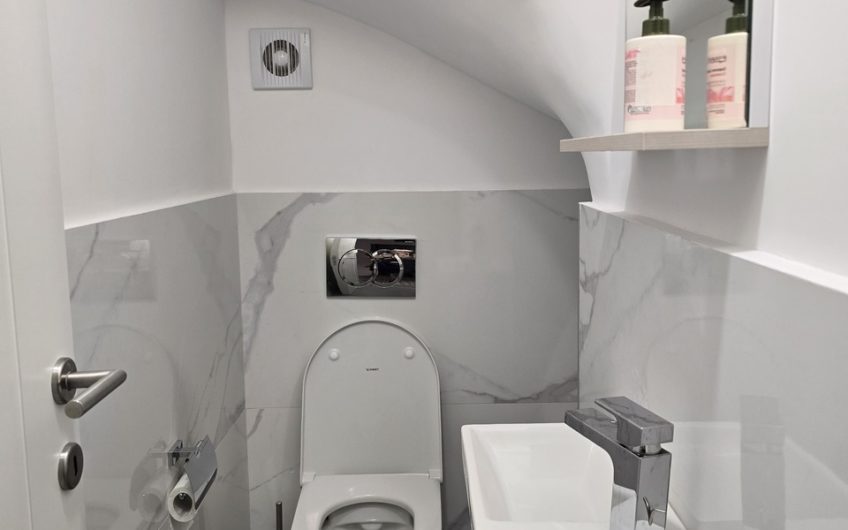 Квартира-дуплекс в Allure hotel — строгий центр Будвы