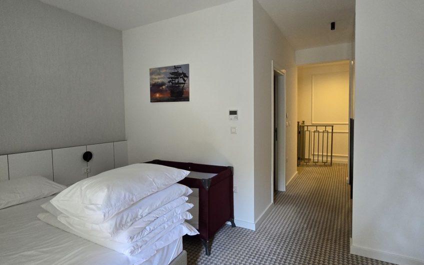 Квартира-дуплекс в Allure hotel — строгий центр Будвы