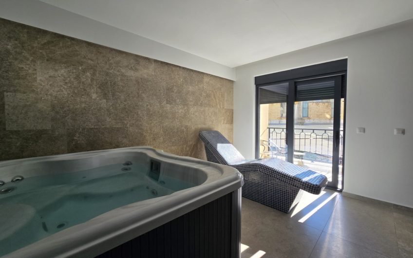 Квартира-дуплекс в Allure hotel — строгий центр Будвы