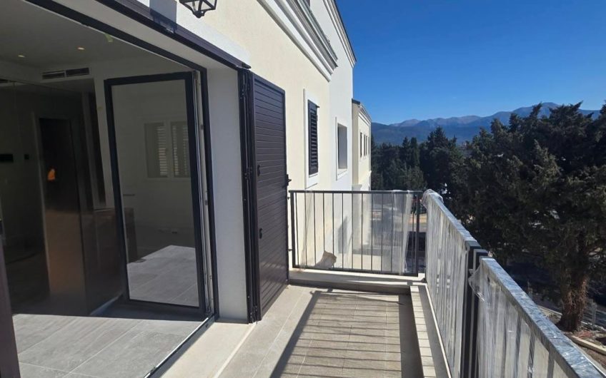 Luštica Bay Centrale — Cтудия в доме с бассейном