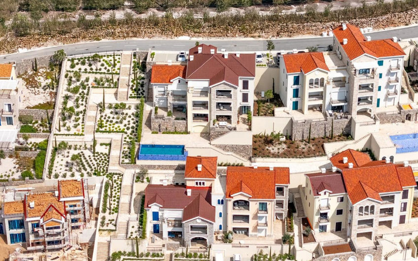 Люксовый апартамент с 2 спальнями в Lustica Bay Marina Village