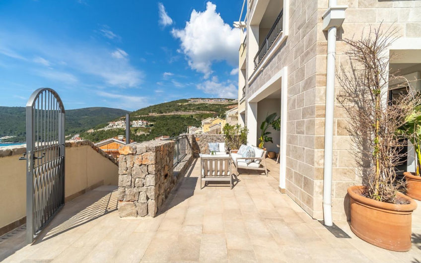 Люксовый апартамент с 2 спальнями в Lustica Bay Marina Village