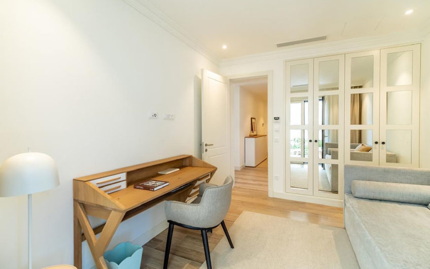 Люксовый апартамент с 2 спальнями в Lustica Bay Marina Village
