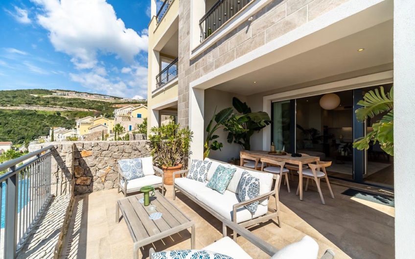 Люксовый апартамент с 2 спальнями в Lustica Bay Marina Village