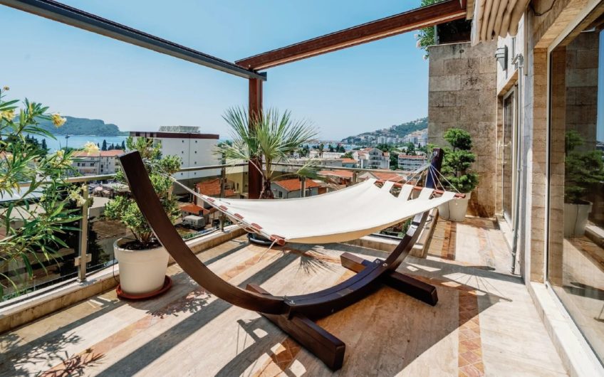 Roof Top Villa с бассейном в Будве