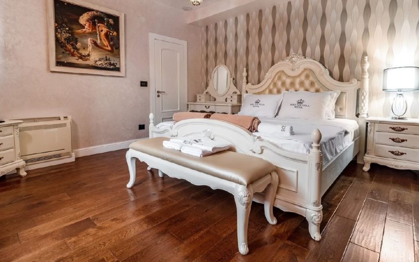 Roof Top Villa с бассейном в Будве