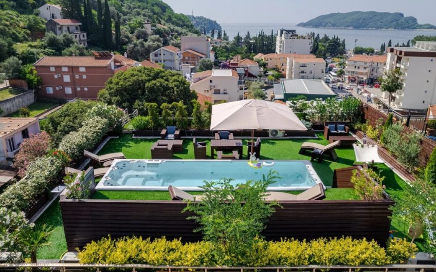 Roof Top Villa с бассейном в Будве