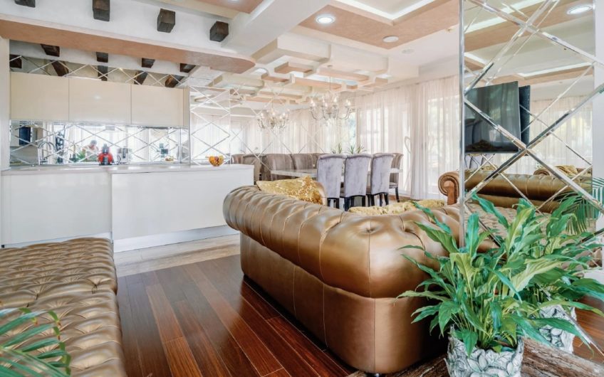 Roof Top Villa с бассейном в Будве