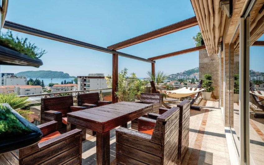 Roof Top Villa с бассейном в Будве