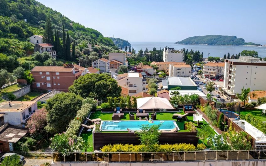 Roof Top Villa с бассейном в Будве