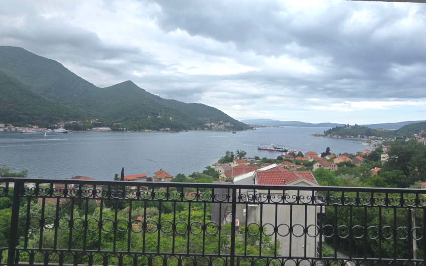 Квартира площадью 39 м2 с панорамным видом на море в Каменари