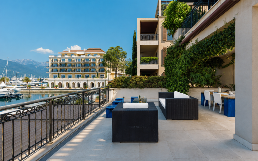 Эксклюзивные апартаменты с 3 спальнями и выходом к бассейну в Porto Montenegro
